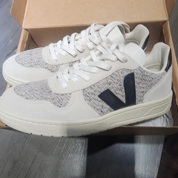 Veja Womens Cream and Black Sneakers - Picture 1 of 5